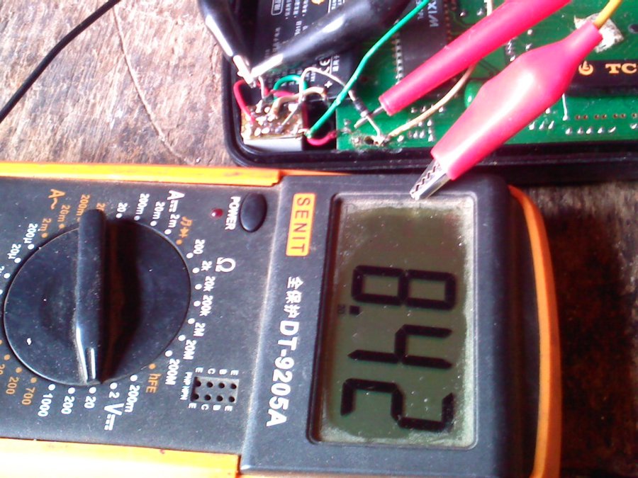 不充电时测量电压：8.42伏.JPG