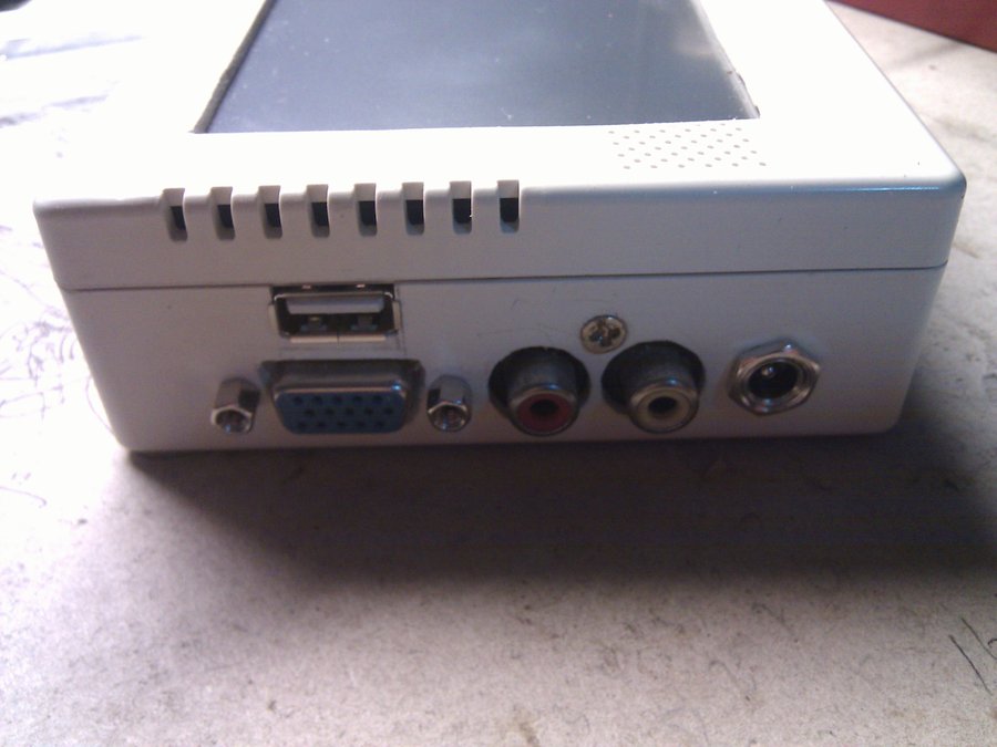 上面USB口是触摸屏接口