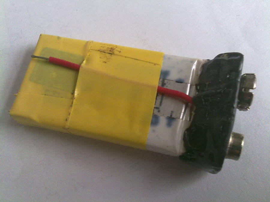 红线是中心抽头，方便充电用的。因为没有用平衡充。