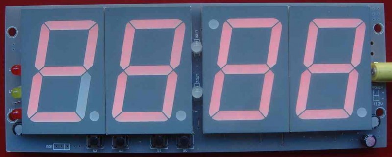 18_164 LED显示红色(未正常运行)室外.jpg