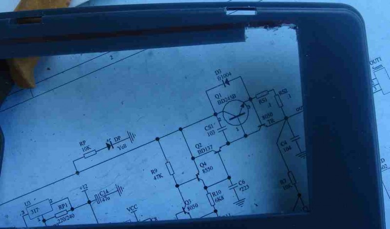 164_4LED 外壳显示窗口 上部扩大之手工锯槽 预开口.jpg