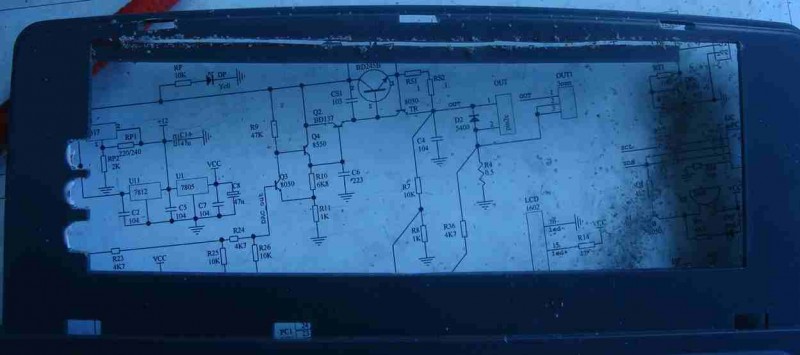 164_4LED 外壳显示窗口 上部扩大之手工锯槽.jpg